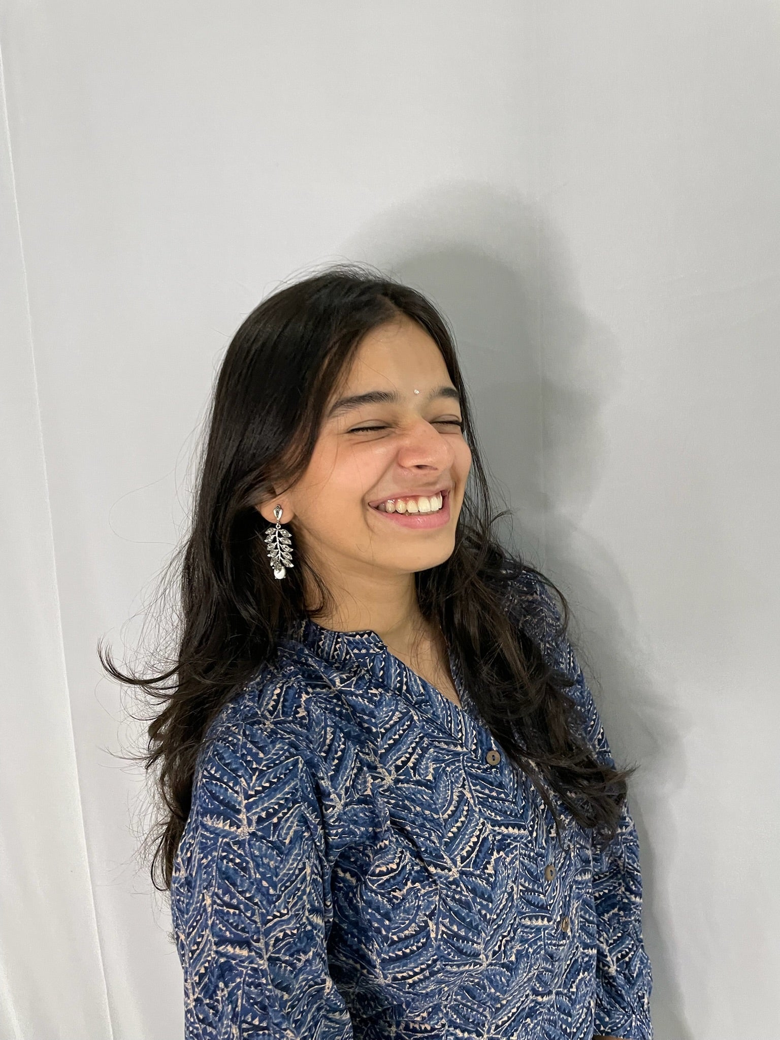 Kiran – Textured Silver Botanical Leaf & Green Drop Earrings