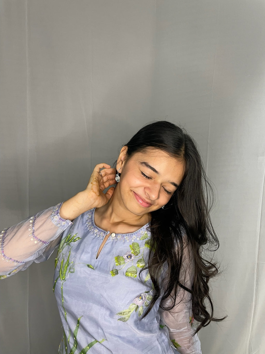 Ruhi – Delicate Silver Flower Wreath Drops