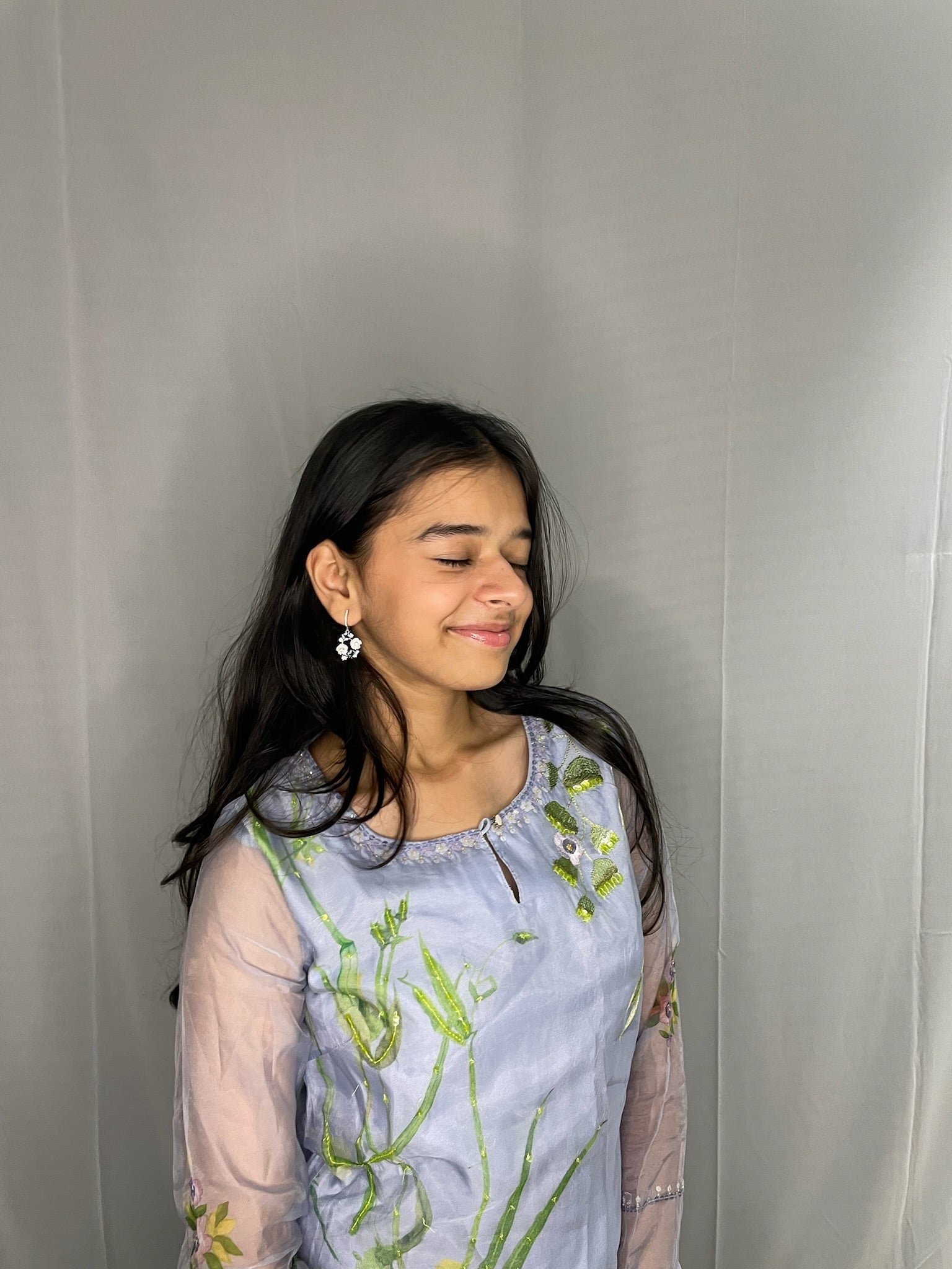 Ruhi – Delicate Silver Flower Wreath Drops