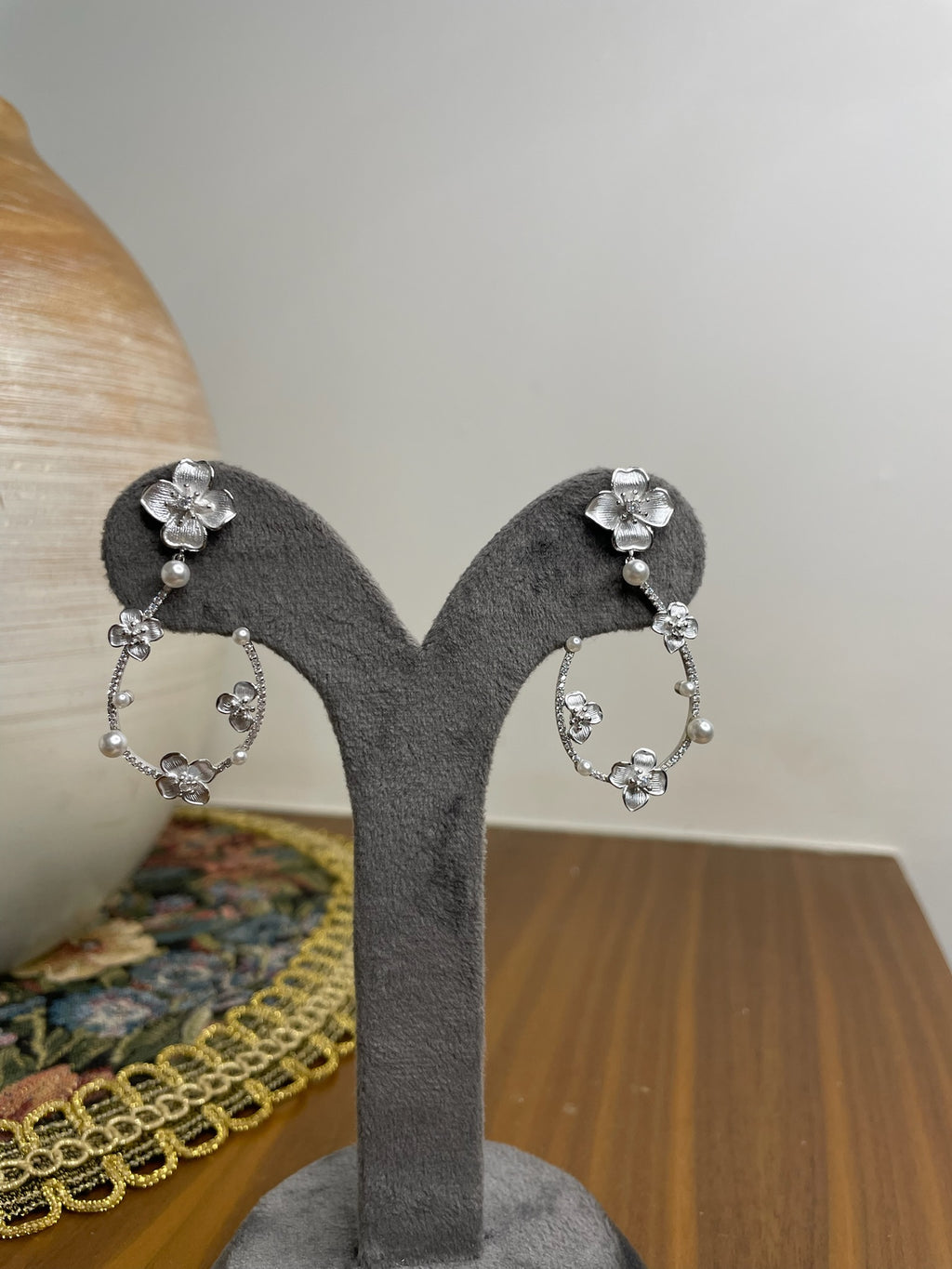 Vanya – Open-Frame Pearl and Floral Silver Hoops