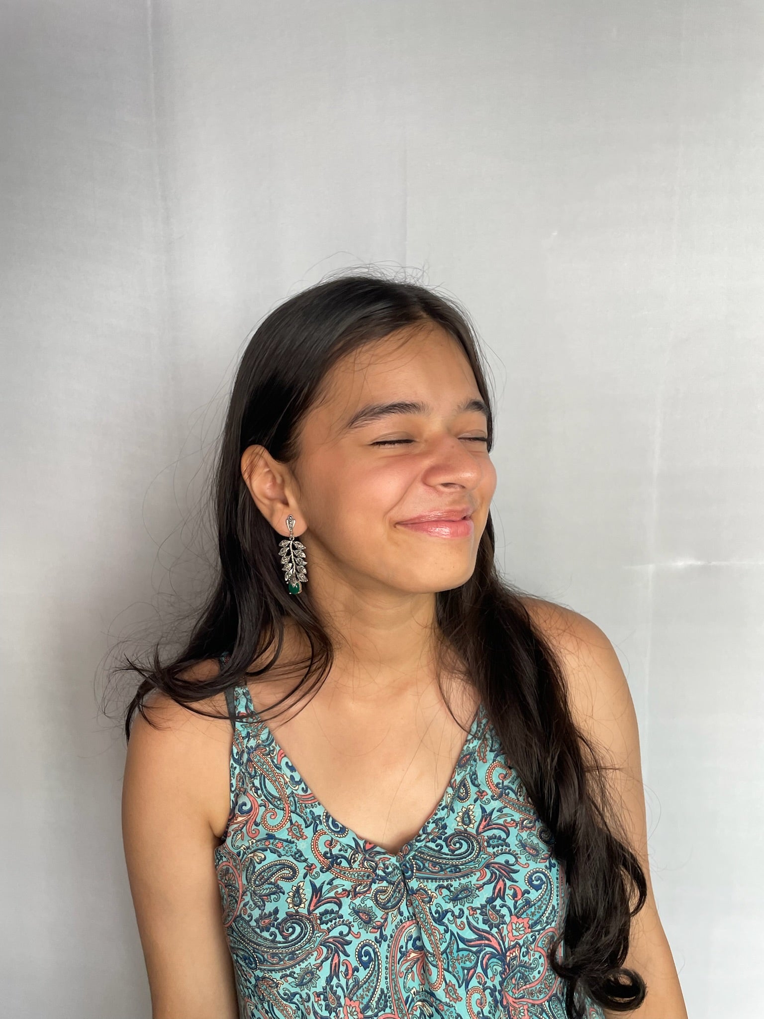 Kiran – Textured Silver Botanical Leaf & Green Drop Earrings