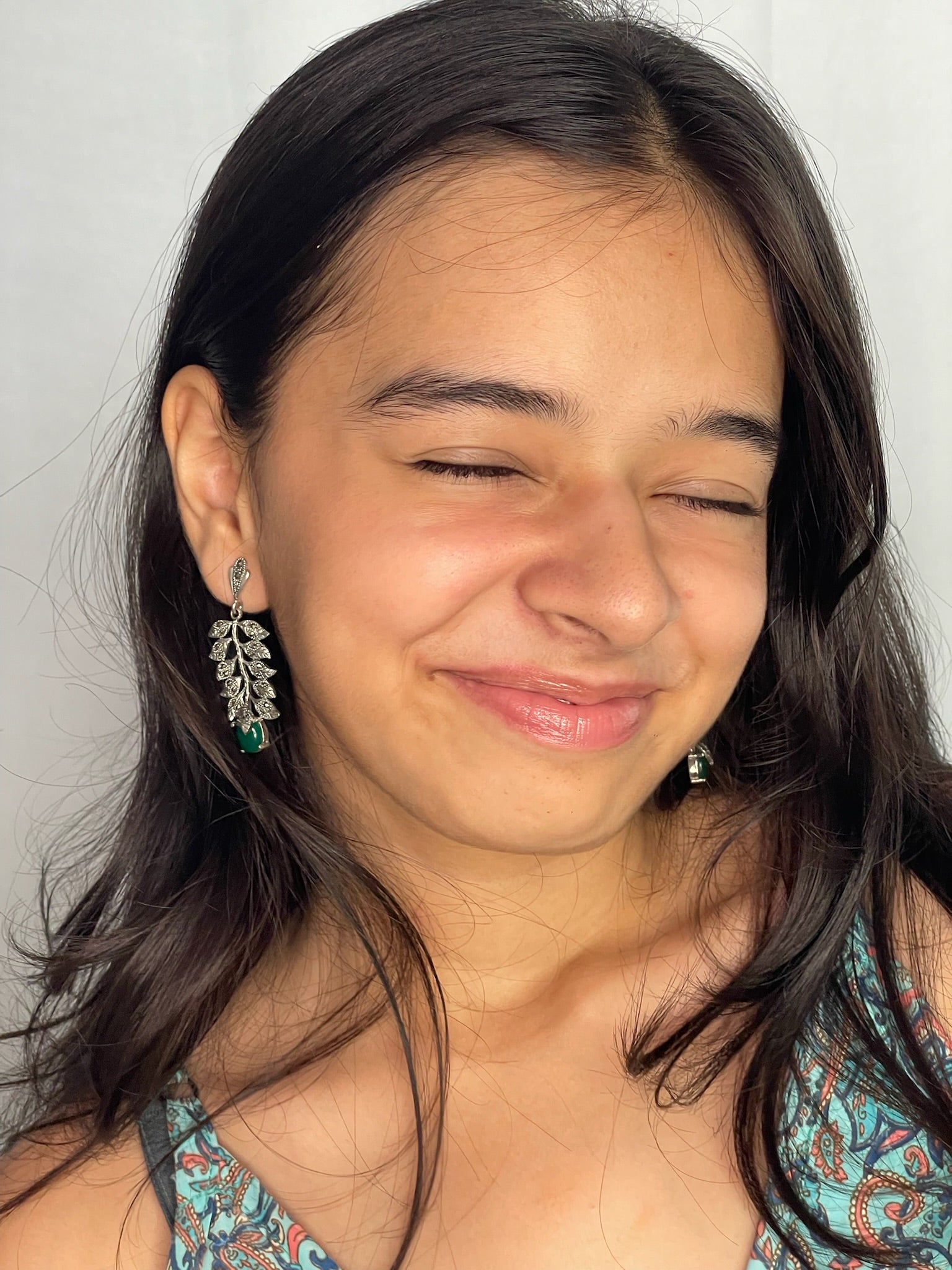 Kiran – Textured Silver Botanical Leaf & Green Drop Earrings