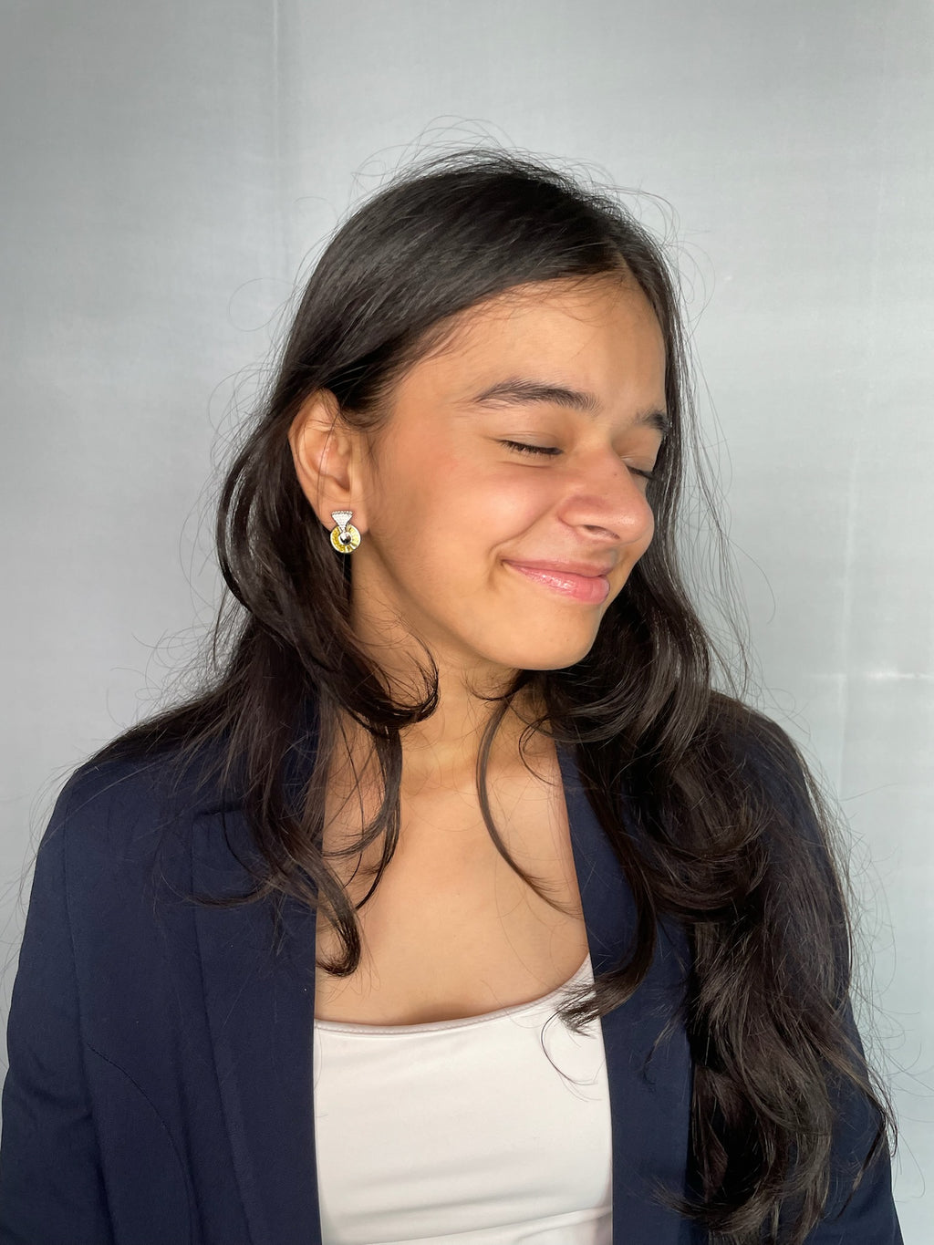 Nila – Art Deco Yellow Baguette Circular Studs